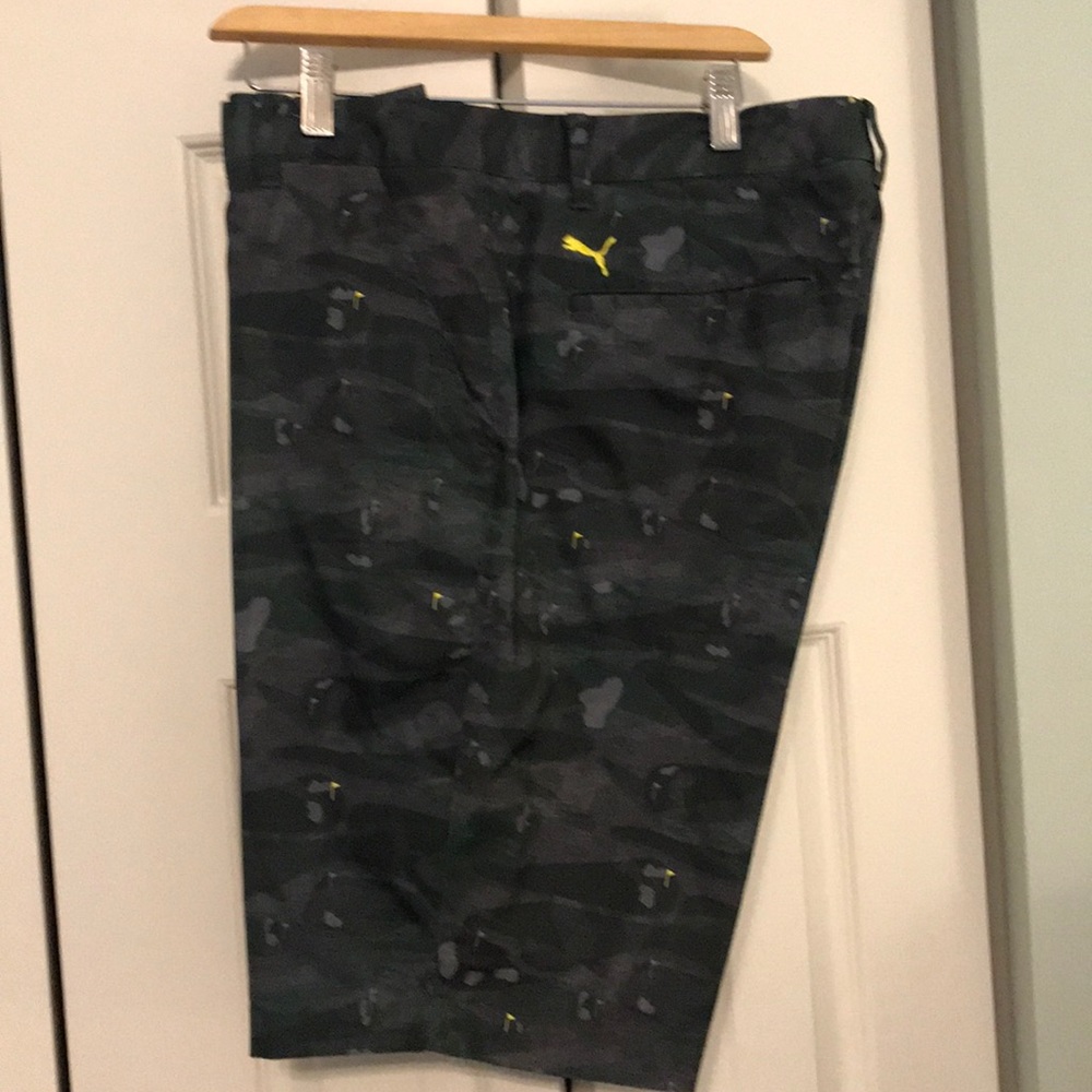 Men’s golf shorts